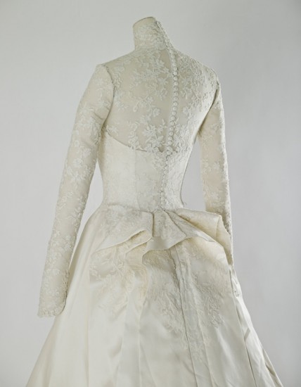 110841royalweddingdress2